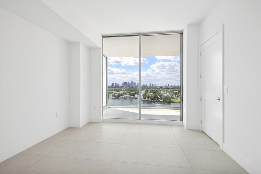 Spacious, unfurnished interior of a new home in , Fort Lauderdale (Image 21).