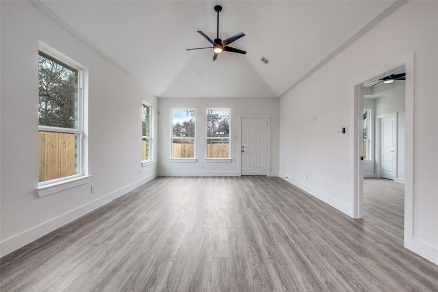 Spacious, unfurnished interior of a new home in , Dallas (Image 17).