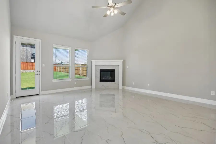 Spacious, unfurnished interior of a new home in Mayfield Farms, Arlington (Image 21).