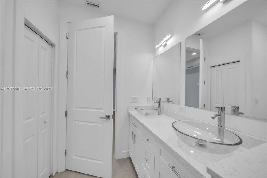 Furnished interior view inside a new home in , Lehigh Acres (Image 5).