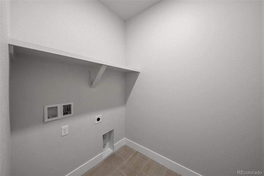 Spacious, unfurnished interior of a new home in , Littleton (Image 15).