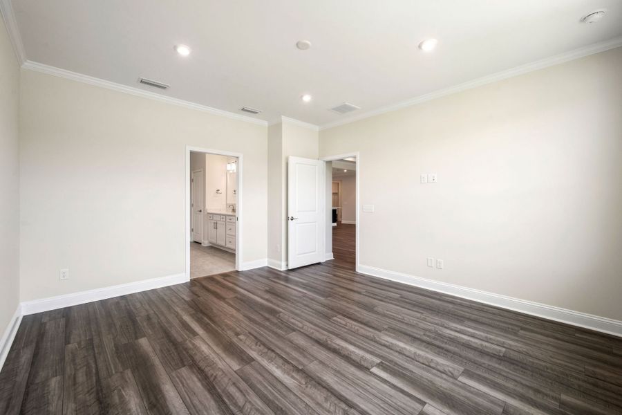 Spacious, unfurnished interior of a new home in Del Webb Savannah at Heartwood, Richmond Hill (Image 35).
