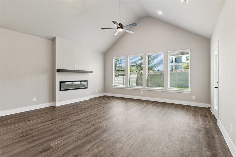 Spacious, unfurnished interior of a new home in Painted Tree Woodland West, McKinney (Image 15).