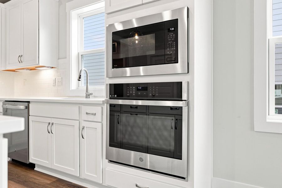 Furnished interior view inside a new home in Allen Park, Raleigh (Image 8).