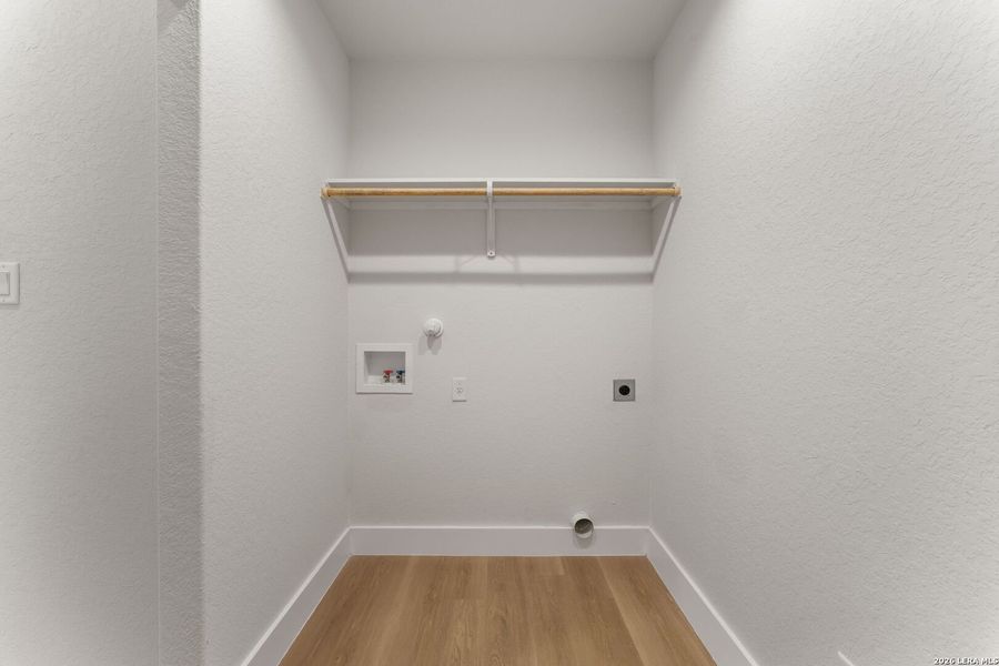 Spacious, unfurnished interior of a new home in , Selma (Image 25).