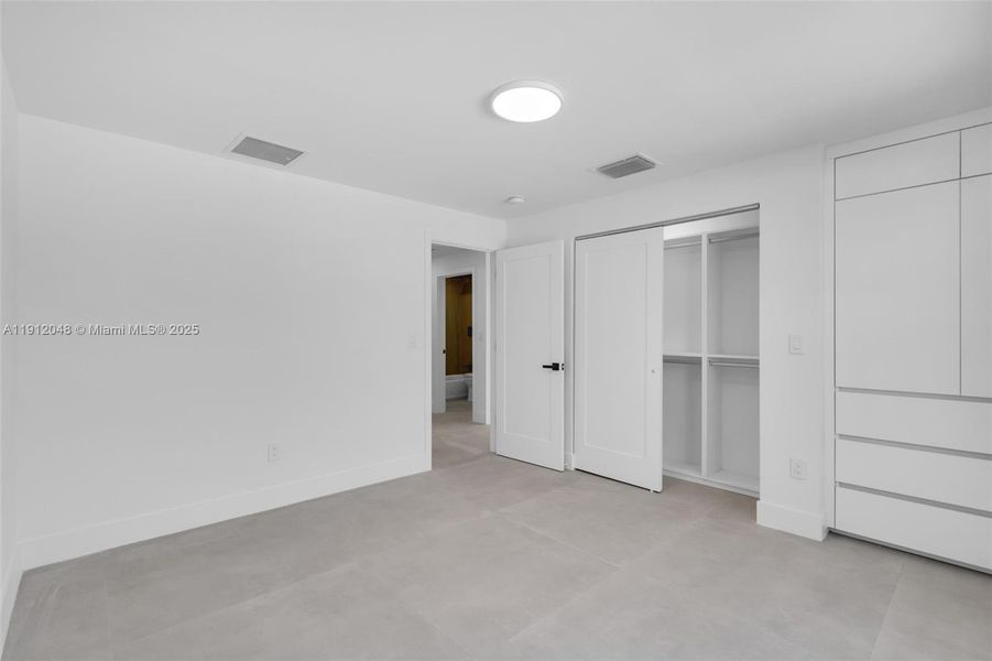 Spacious, unfurnished interior of a new home in , West Palm Beach (Image 14).