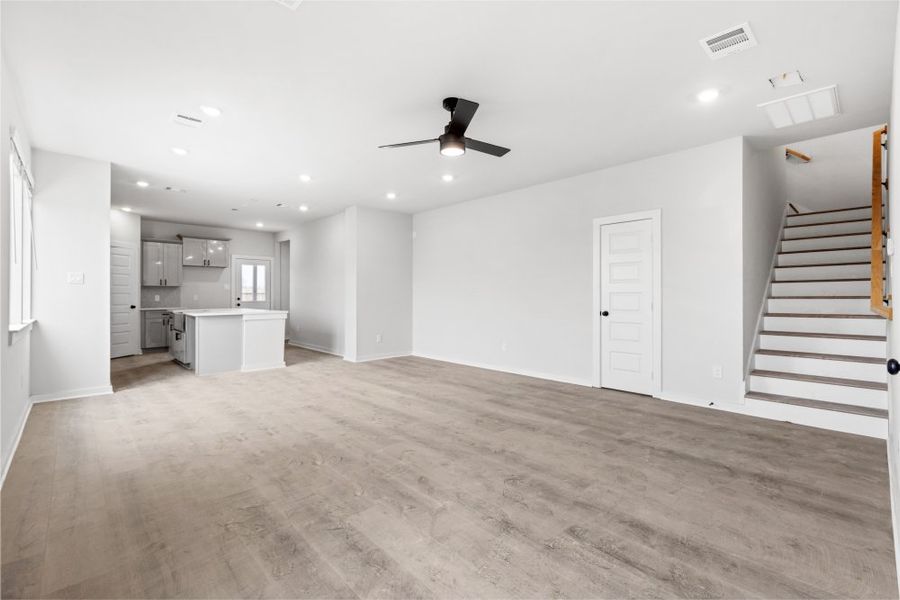 Spacious, unfurnished interior of a new home in Glendale Lakes, Rosharon (Image 22). Spacious, unfurnished interior of a new home in Glendale Lakes, Rosharon (Image 22).