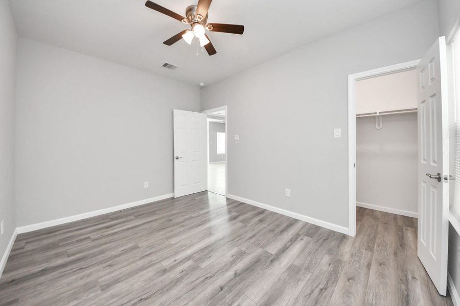 Spacious, unfurnished interior of a new home in , Houston (Image 34).
