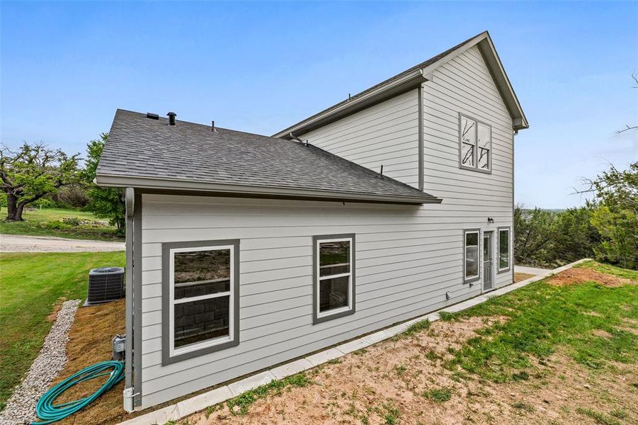 Exterior details and patio area of a home in , Granbury (Image 23).