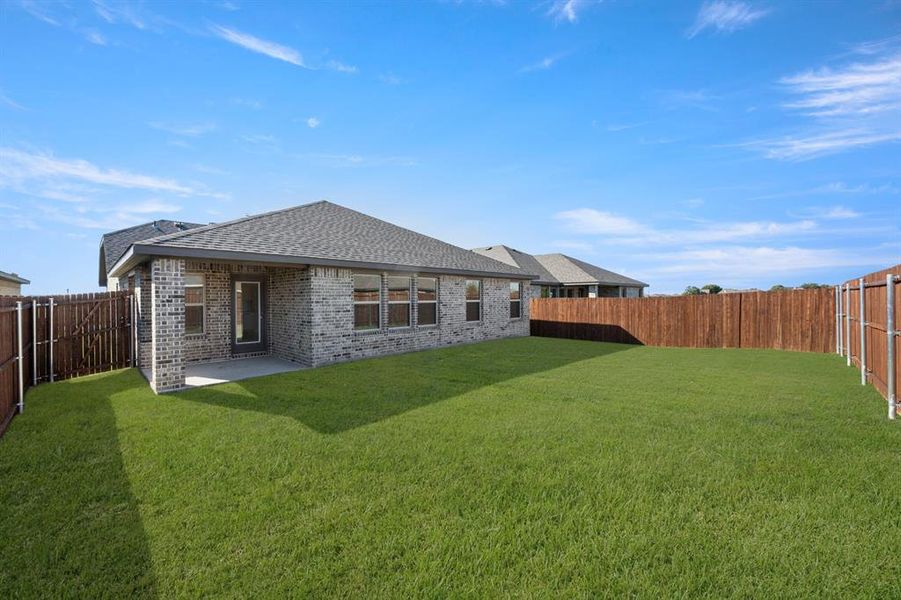 Exterior details and patio area of a home in Baker Farms, Cleburne (Image 3).
