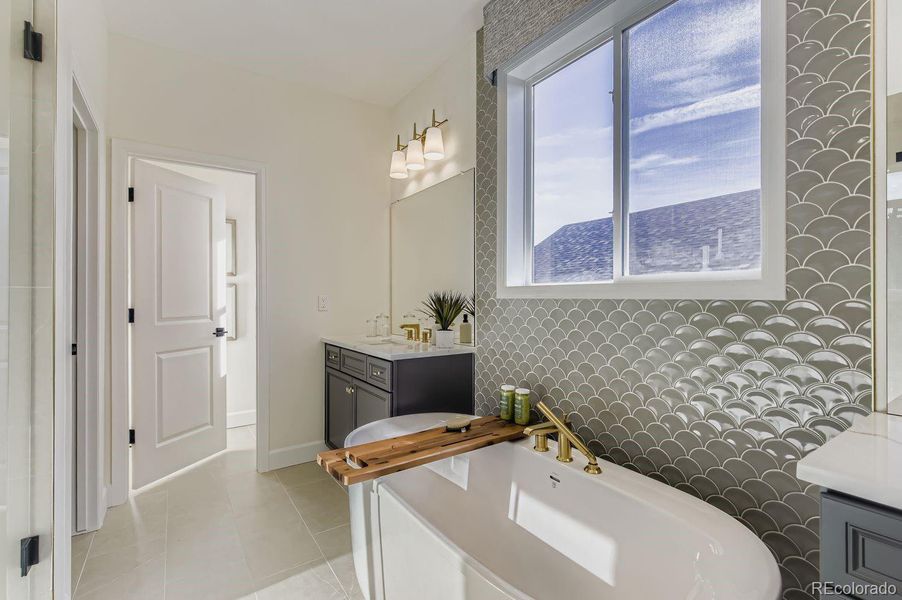 INTERIOR PHOTOS ARE WILLOW MODEL HOME.