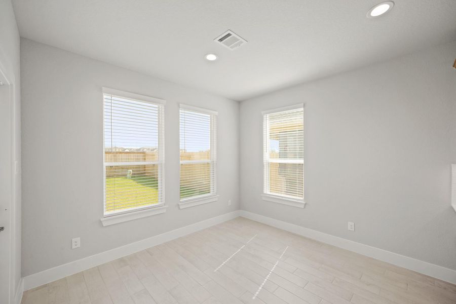 Spacious, unfurnished interior of a new home in Morton Creek Ranch, Katy (Image 23).