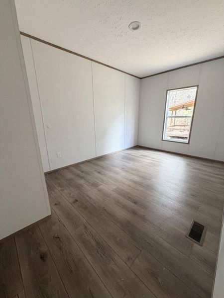 Spacious, unfurnished interior of a new home in , Walterboro (Image 10).