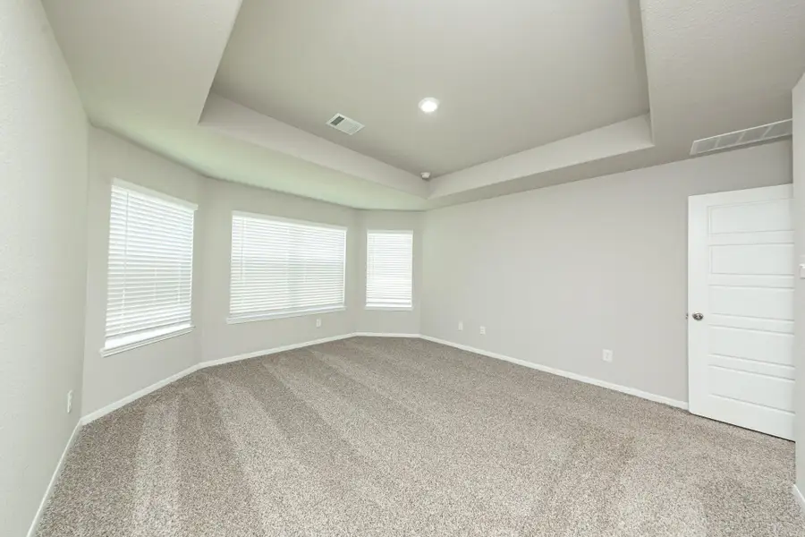 Spacious, unfurnished interior of a new home in Mackenzie Creek, Conroe (Image 8). Spacious, unfurnished interior of a new home in Mackenzie Creek, Conroe (Image 8).