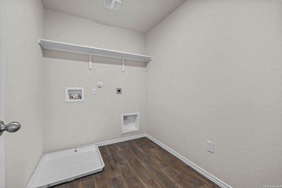 Spacious, unfurnished interior of a new home in Riverstone at Westpointe, San Antonio (Image 27).