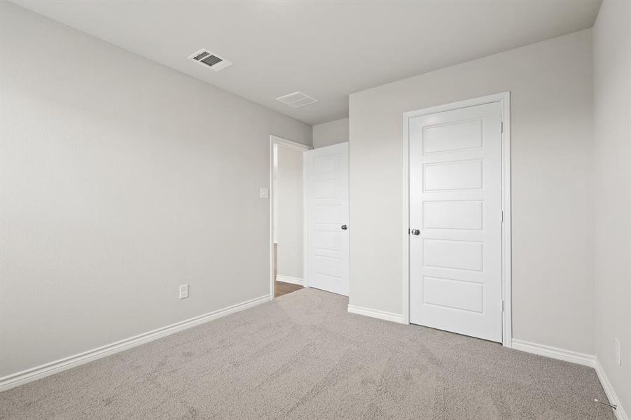 Spacious, unfurnished interior of a new home in Rocky Creek Crossing, Fort Worth (Image 8).