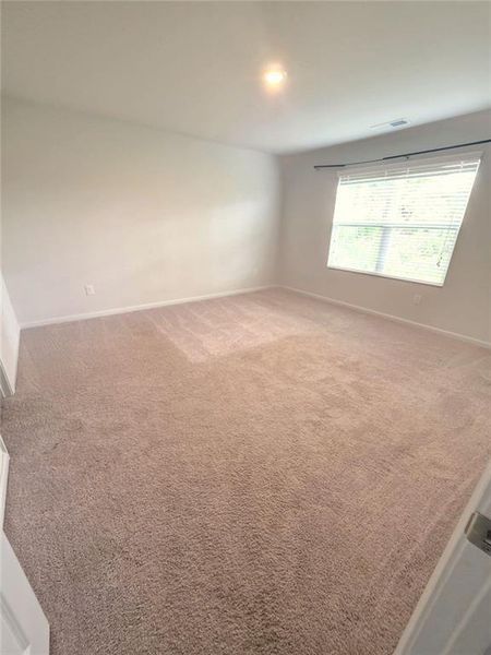 Spacious, unfurnished interior of a new home in Alcovy Trace, Lawrenceville (Image 19).