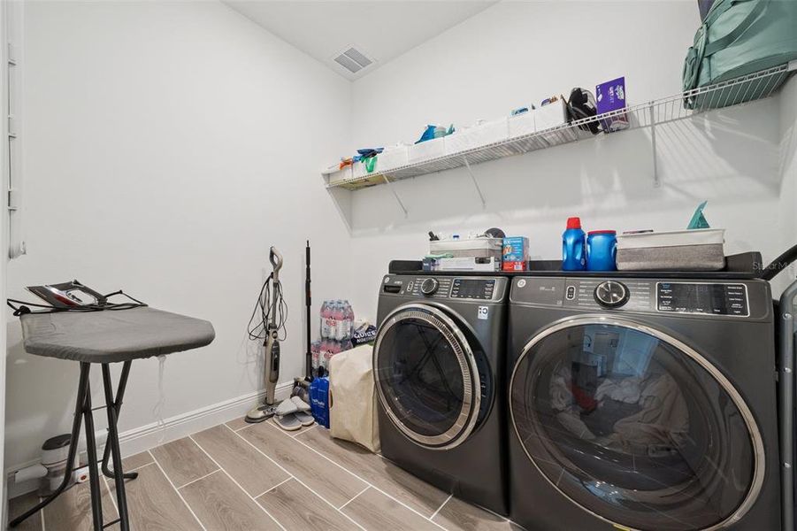 Furnished interior view inside a new home in , Mount Dora (Image 60).