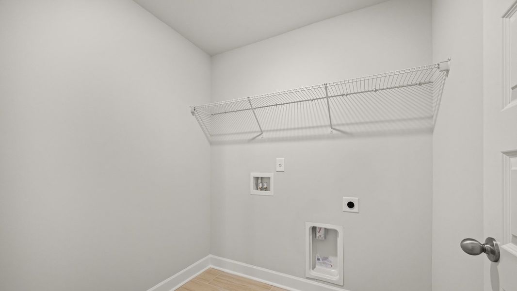 Representative unfurnished interior of a home built from the Summit by D.R. Horton in Heritage Pointe, Senoia (Image 25).