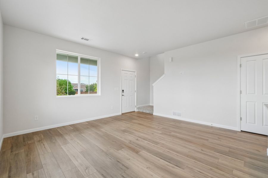 Spacious, unfurnished interior of a new home in Spring Valley, Longmont (Image 9). Spacious, unfurnished interior of a new home in Spring Valley, Longmont (Image 9).