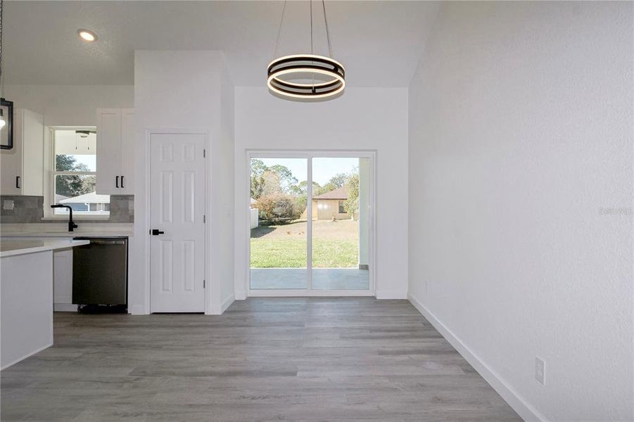 Spacious, unfurnished interior of a new home in , Sebring (Image 27).