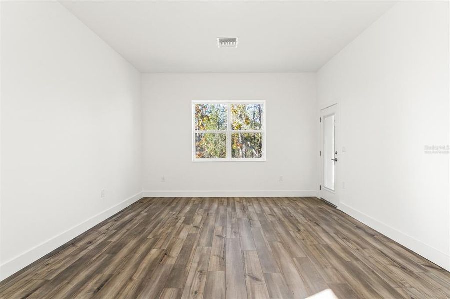Spacious, unfurnished interior of a new home in , Weeki Wachee (Image 42).