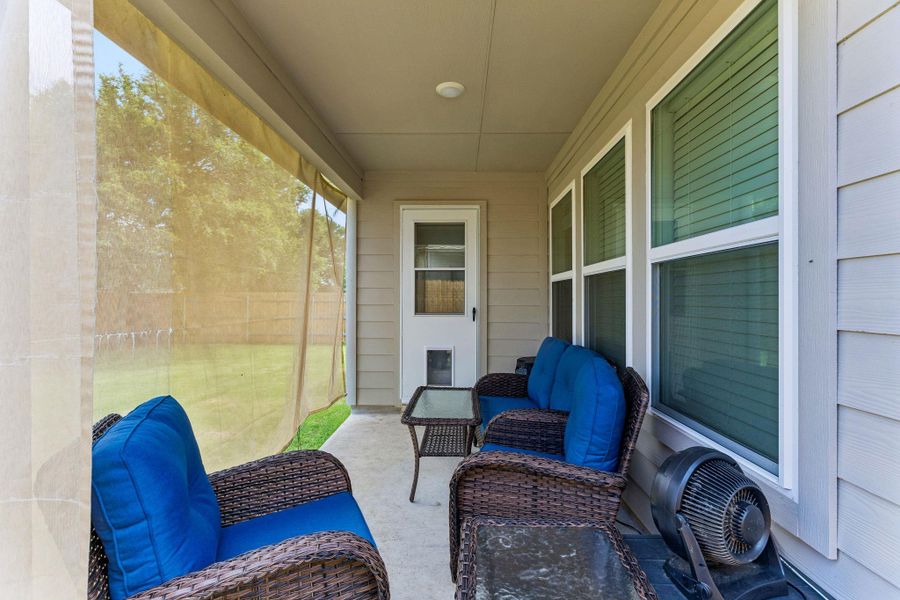 Covered patio featuring a concrete slab and ceiling fan