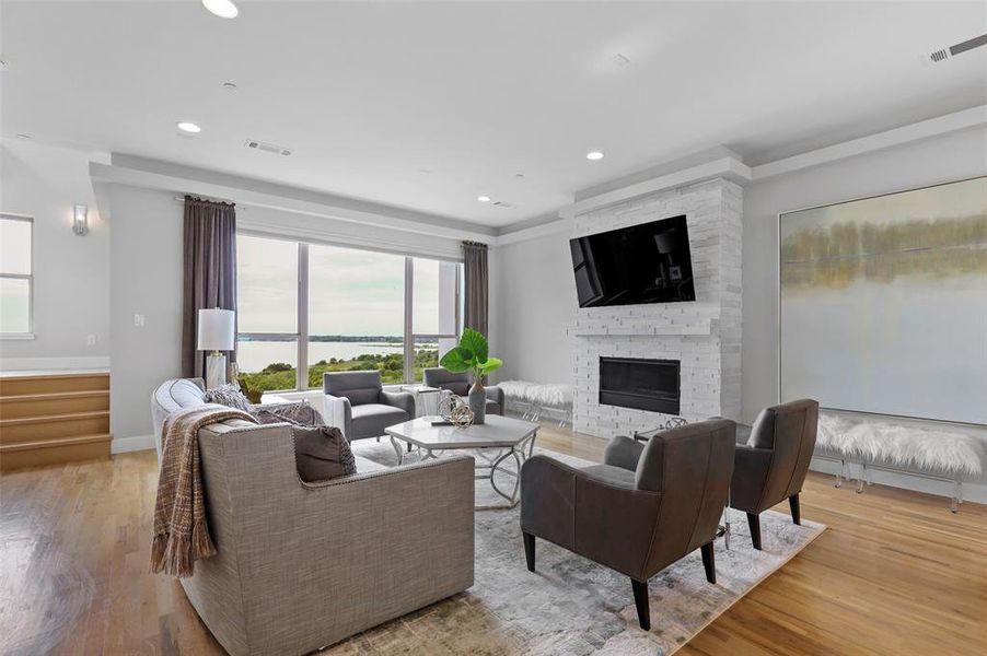Furnished interior view inside a new home in , Farmers Branch (Image 11).