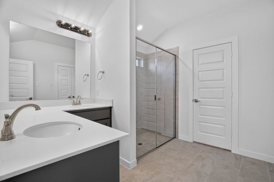 Furnished interior view inside a new home in Trail Creek, Cleburne (Image 17).