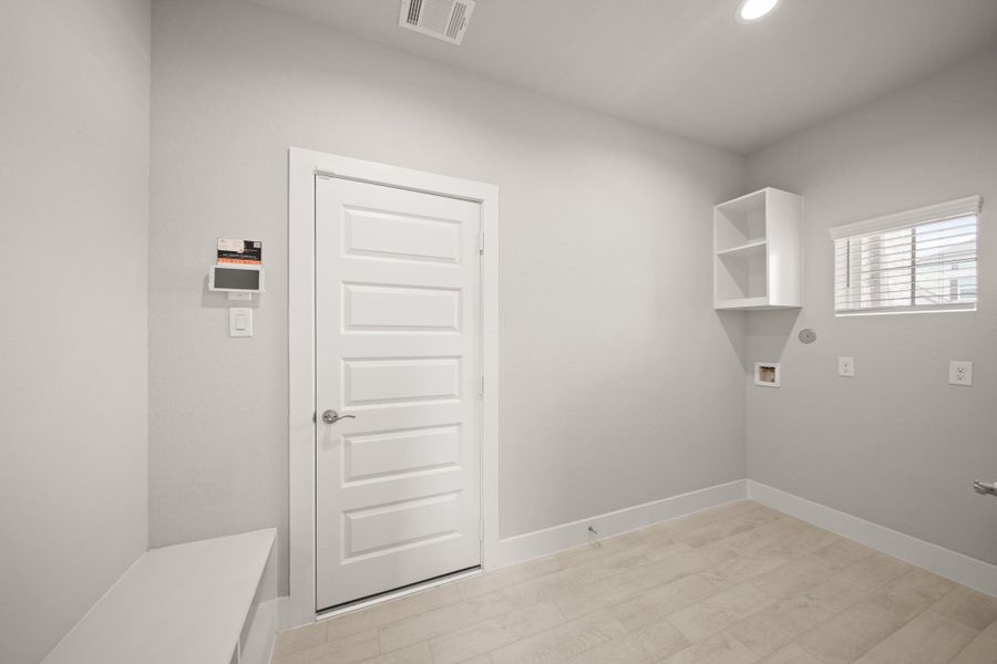 Spacious, unfurnished interior of a new home in Morton Creek Ranch, Katy (Image 23).