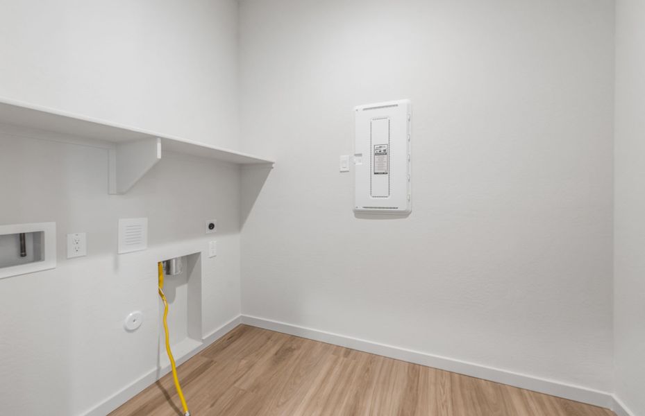 Spacious, unfurnished interior of a new home in Legado West, Queen Creek (Image 29). Spacious, unfurnished interior of a new home in Legado West, Queen Creek (Image 29).