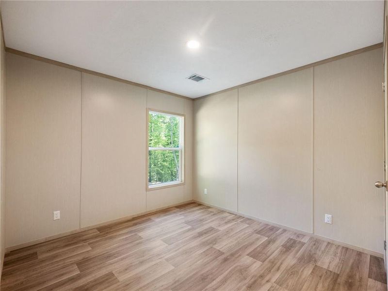Spacious, unfurnished interior of a new home in , Gainesville (Image 18).