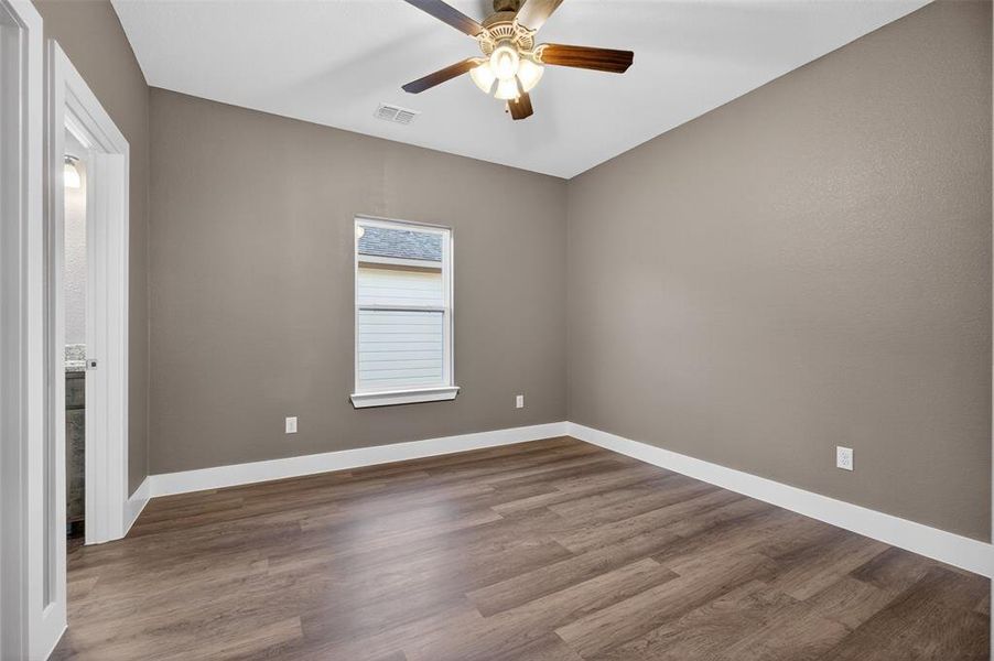 Spacious, unfurnished interior of a new home in , Mineral Wells (Image 12).