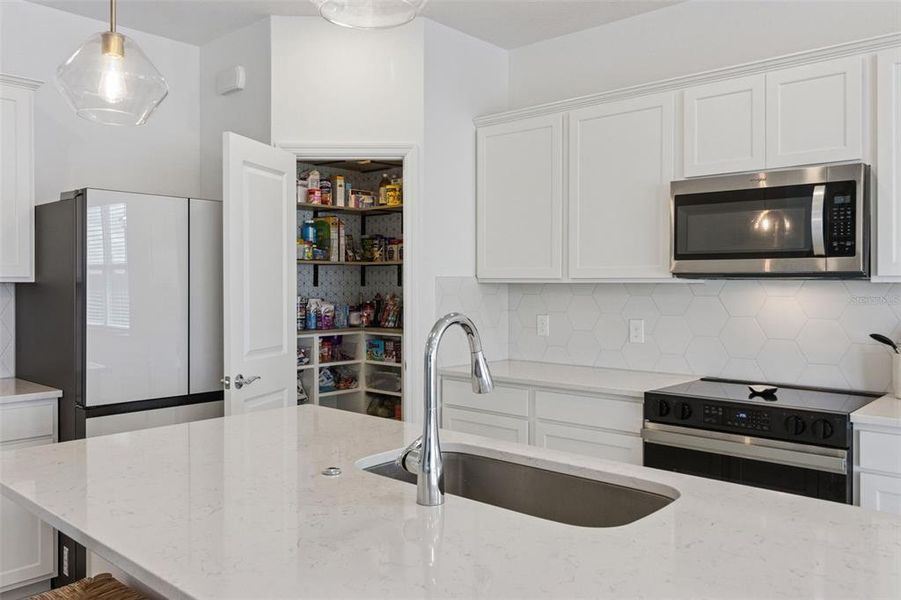 Furnished interior view inside a new home in , Lake Alfred (Image 35).
