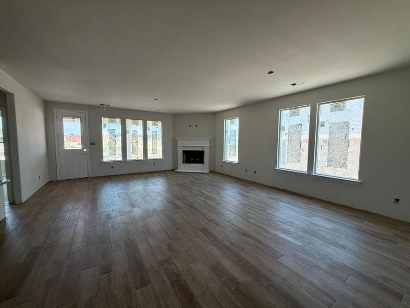 Spacious, unfurnished interior of a new home in Waterford Park, Weatherford (Image 4). Spacious, unfurnished interior of a new home in Waterford Park, Weatherford (Image 4).
