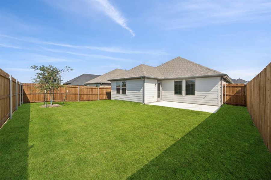 Exterior details and patio area of a home in Elevon, Lavon (Image 3).