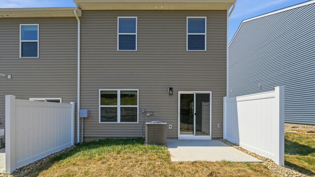 Exterior details and patio area of a home in Cherokee Crossing, Kodak (Image 4).