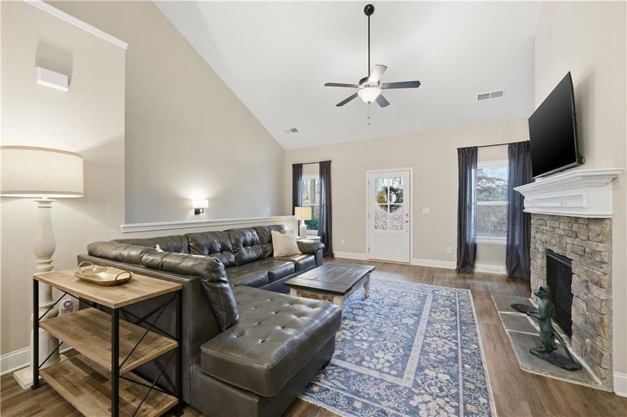 Furnished interior view inside a new home in , Waleska (Image 17).