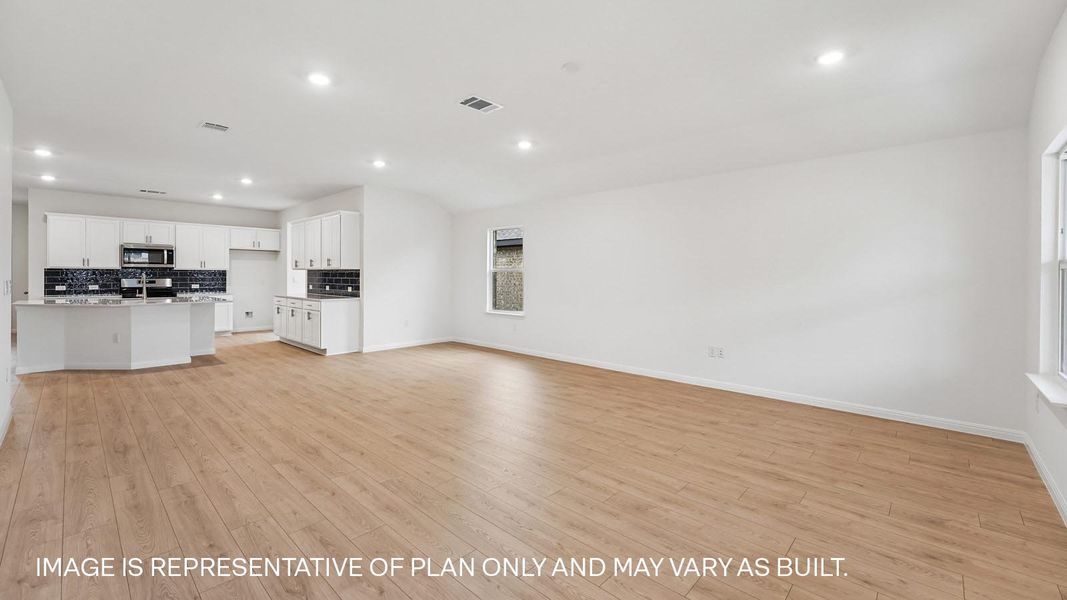 Spacious, unfurnished interior of a new home in Bar W Ranch, Leander (Image 12).