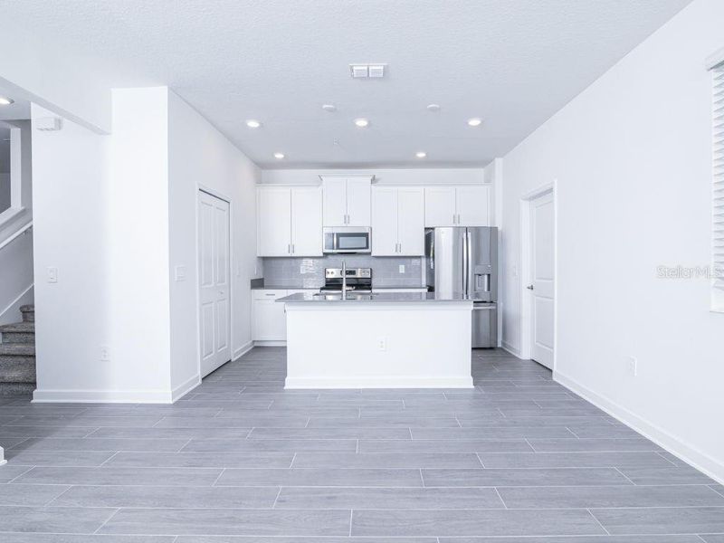 Furnished interior view inside a new home in , Orlando (Image 7).
