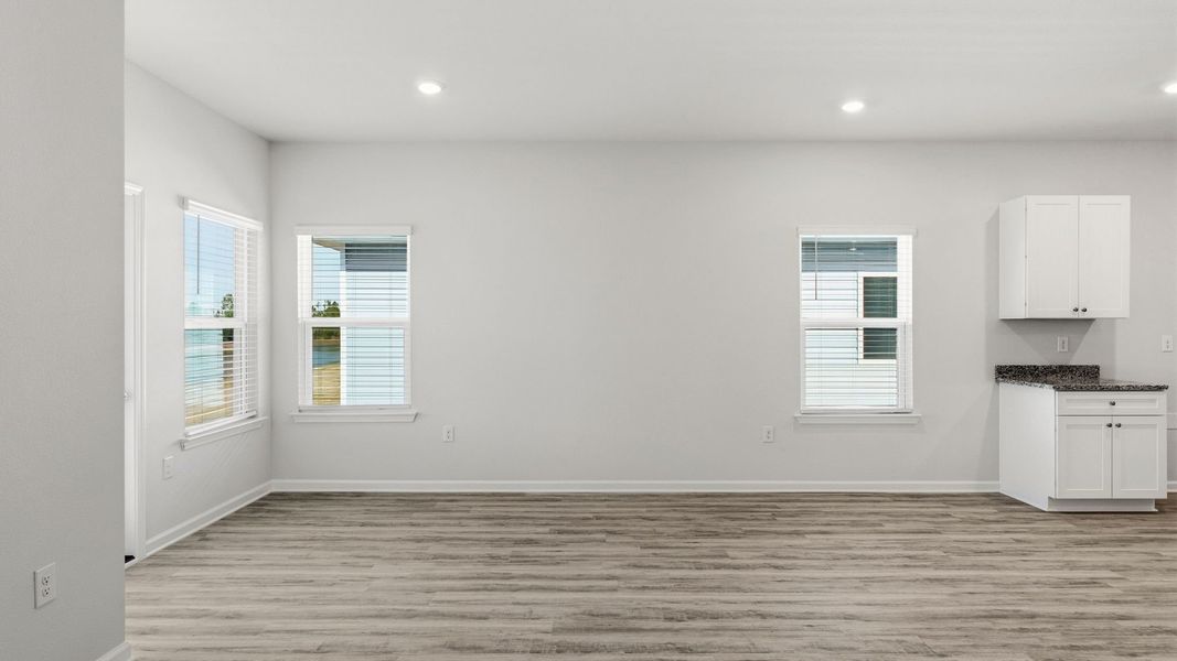 Spacious, unfurnished interior of a new home in Hodges Bayou Plantation, Panama City (Image 16).