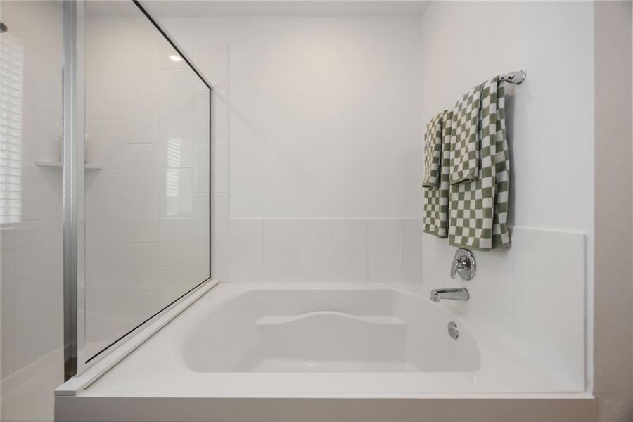 Close-up of interior finishes inside a home in Pinehaven, Houston (Image 19).