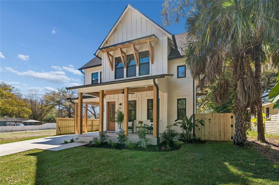 Front exterior of a new home in , Tampa, FL, highlighting curb appeal (Image 28). Front exterior of a new home in , Tampa, FL, highlighting curb appeal (Image 28).