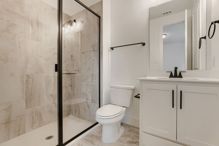 4409 Daisy - Full Bathroom 4409 Daisy - Full Bathroom