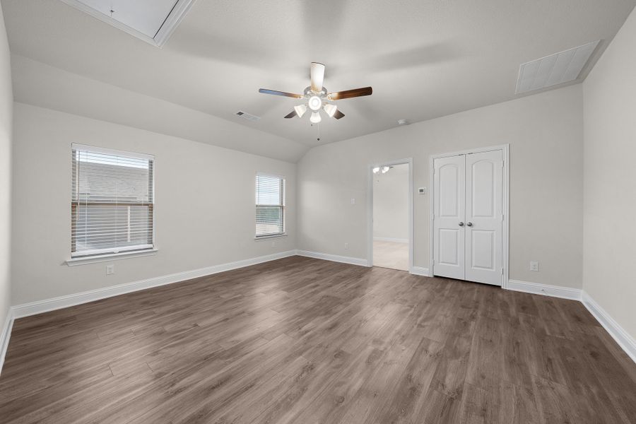 Spacious, unfurnished interior of a new home in Summerwood, Red Oak (Image 31).