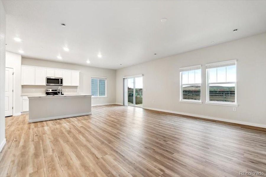 Spacious, unfurnished interior of a new home in Legato, Commerce City (Image 17).