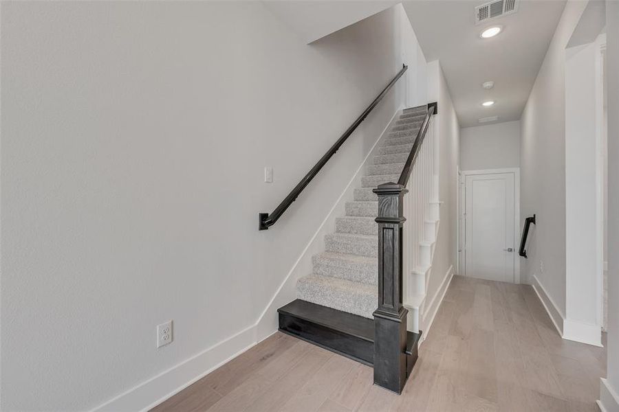 Spacious, unfurnished interior of a new home in Collin Creek, Plano (Image 24).