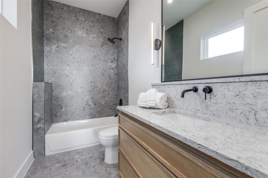 Furnished interior view inside a new home in , Dallas (Image 31). Furnished interior view inside a new home in , Dallas (Image 31).