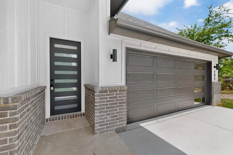 Exterior details and patio area of a home in , Edgewood (Image 27).