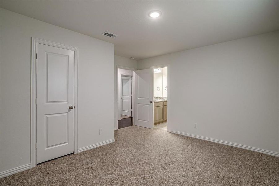 Spacious, unfurnished interior of a new home in , Joshua (Image 17).